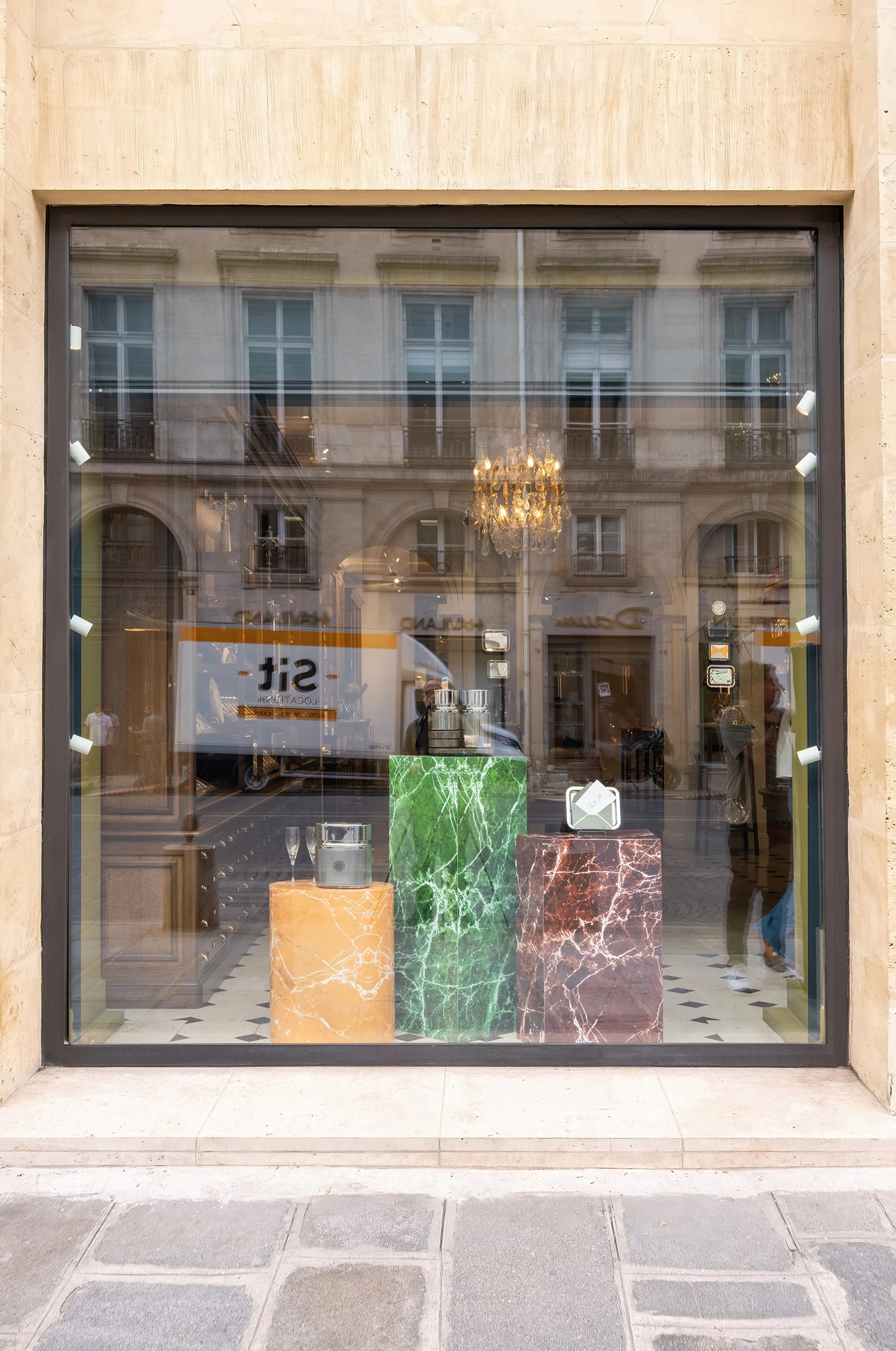 La même vitrine avant élimination des reflets