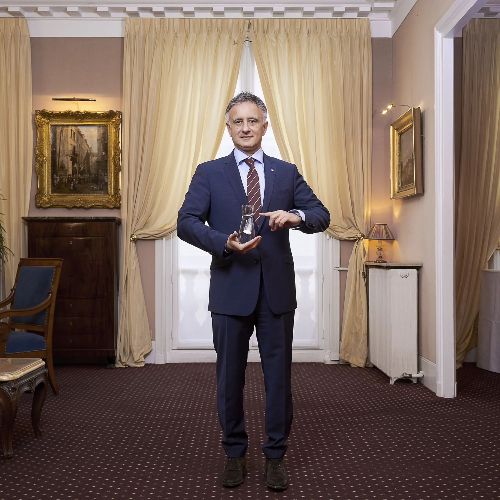 Yves Hemedinger — Industrie pharmaceutique